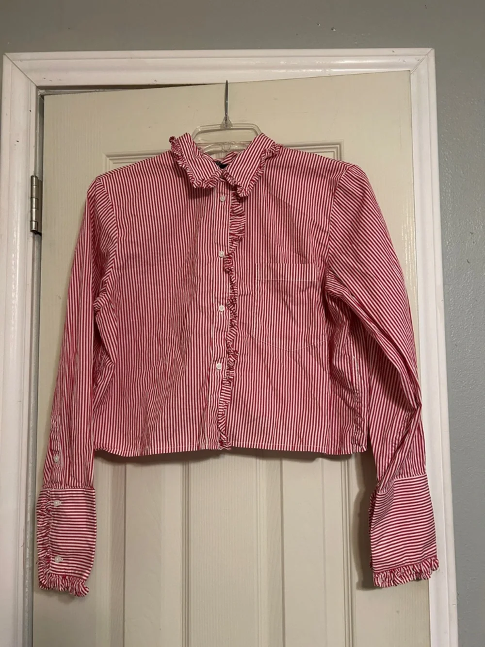 LiKe💙for 20% off🪁 J Crew red stripe regenerative cotton crop ruffle shirt